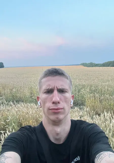 Дима из Львова, мне 21, познакомлюсь на одну ночь