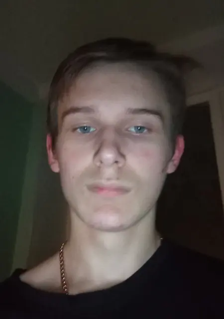Игорь из Борисова, мне 18, познакомлюсь без обязательств