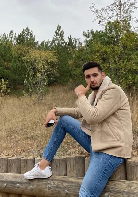 Berkesert из Йозгат, мне 26, познакомлюсь для приятного времяпровождения