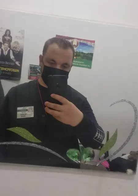 Я Leonid, 21, из Давид-Городка, ищу знакомства без обязательств