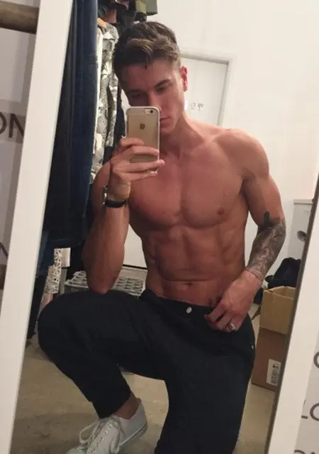 Я Максим, 25, знакомлюсь для вирта в Николаеве