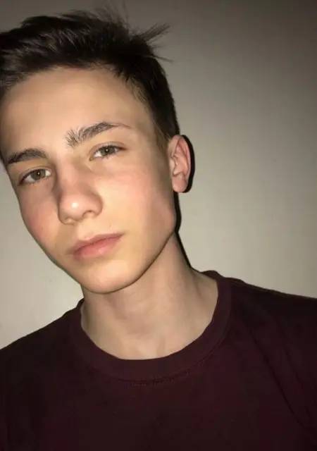 Я Андрей, 20 років з Баранівки, шукаю знайомство для постійних стосунків