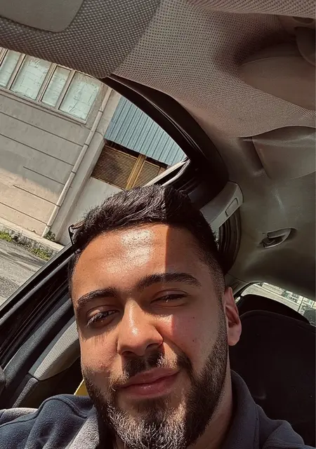 Я Caner, 19, знакомлюсь для вирта в Стамбуле