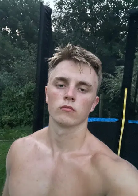 Я Adam, 20, знакомлюсь для приятного времяпровождения в Брно