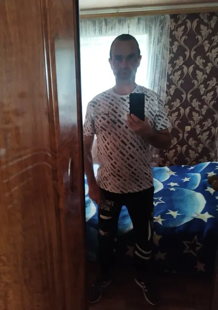 Максим из Енакиева, ищу на сайте постоянные отношения