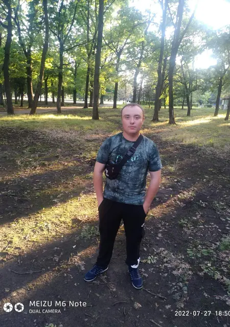 Я Максим, 31 років, знайомлюсь на одну ніч у Єнакієвому