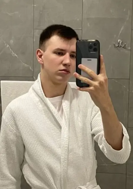 Я Eugene, 19, из Рима, ищу знакомство