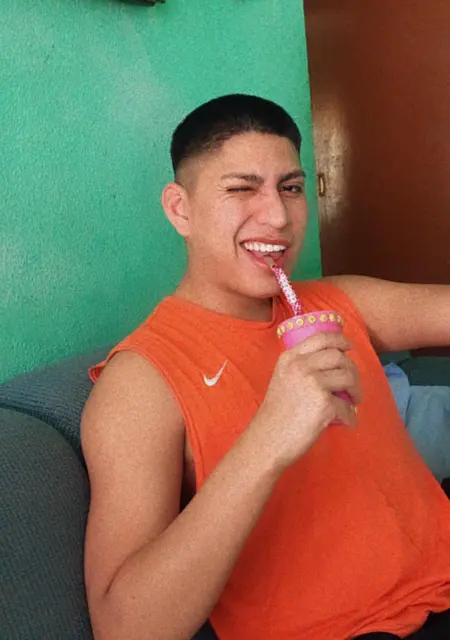 Soy Bvalenzuela, 26 años de Cádiz, busco conocer gente para pasatiempo agradable