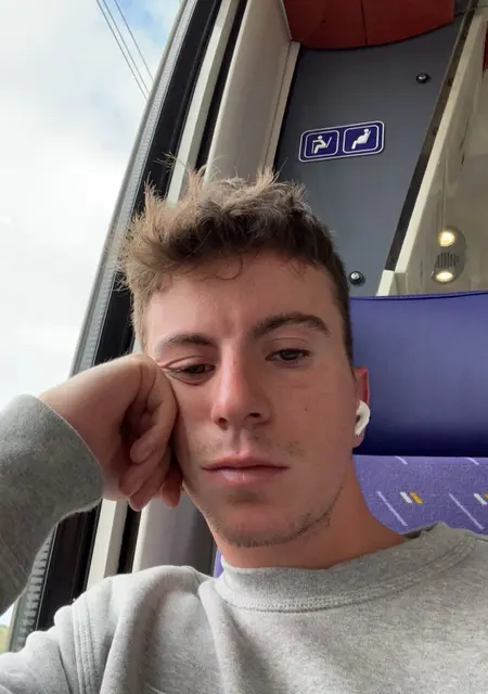 Я Antonio, 21, из Анси, ищу знакомства на одну ночь