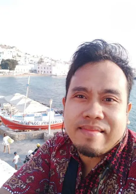 Dwi Yokatta из Афин