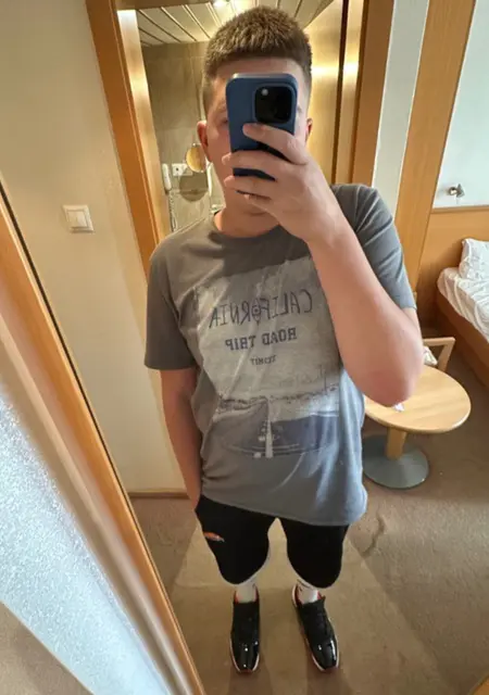 Я Марк, 19, из Еревана, ищу знакомства без обязательств