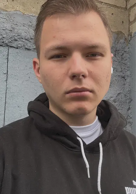 Я Илья, 22 років, знайомлюсь для приємного проведення часу у Єнакієвому