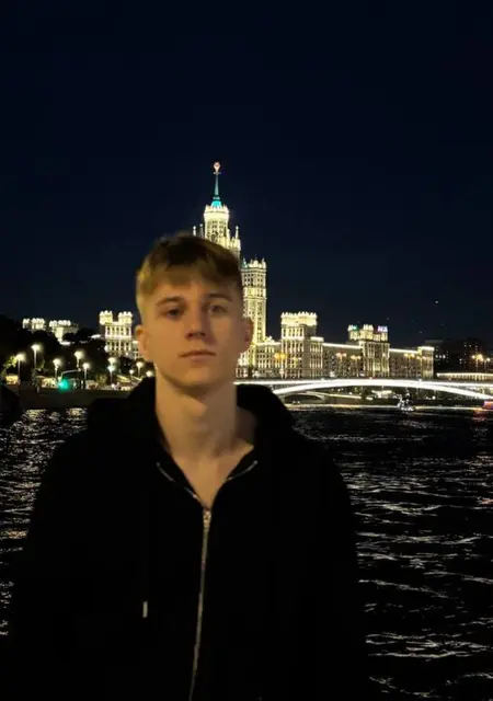 Я Кирилл, 20, из Зиндельфинген, ищу знакомства без обязательств