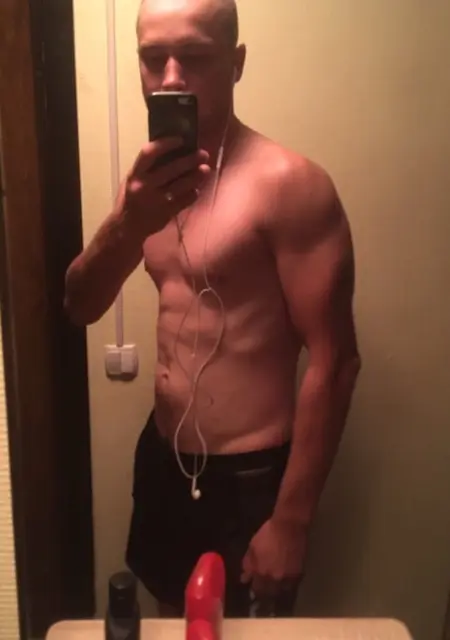 Я Николай, 32 років з Одеси, шукаю знайомства на одну ніч