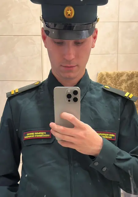 Илья из Луганска, мне 23, познакомлюсь для приятного времяпровождения