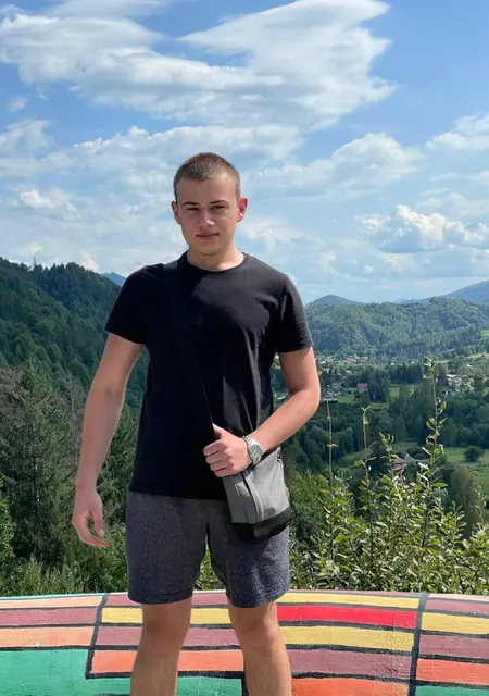 Назар з Івано-Франківська, мені 22 років, познайомлюсь для постійних стосунків