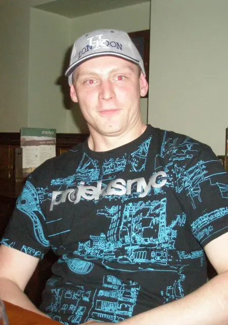 Я Artur, 39, из Лондона, ищу знакомство для дружбы