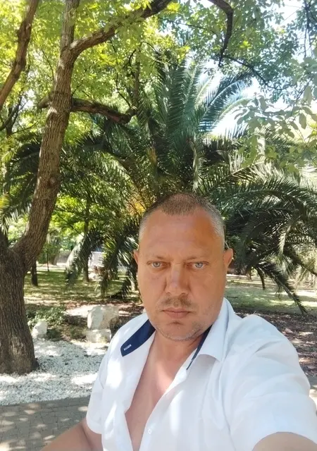 Андрей из Луганска, мне 29, познакомлюсь для постоянных отношений