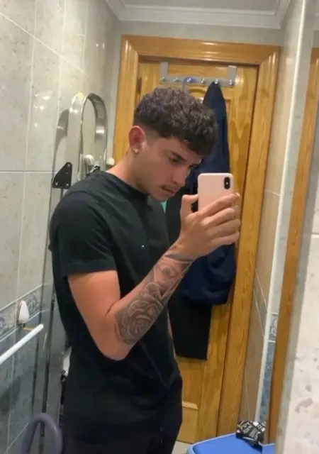 Soy Antonio, 21 años, conociéndome para relación sin ataduras en Málaga