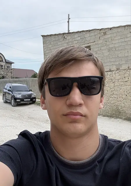 Магомед из Парижа, мне 20, познакомлюсь для открытые отношения