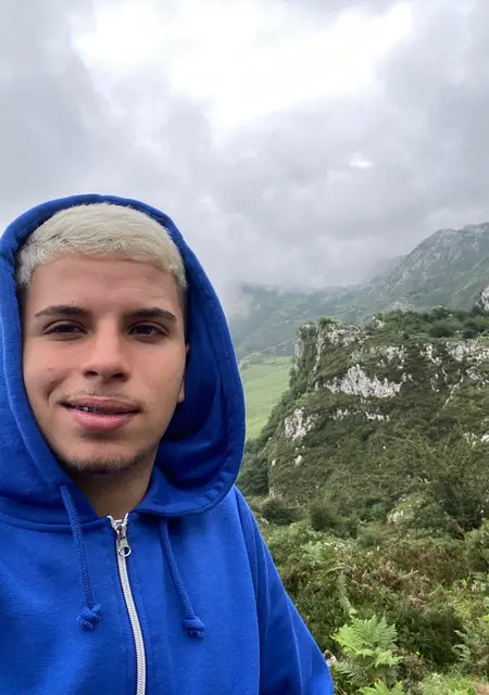 Soy Aday, 20 años de Zaragoza, busco conocer gente para lío de una noche