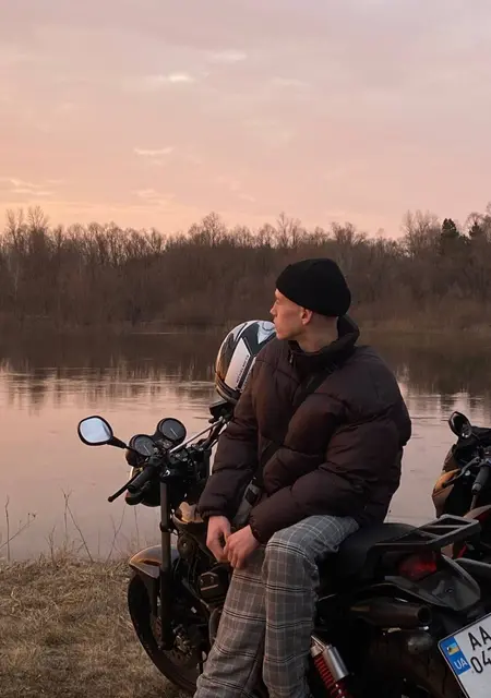 Я Влад, 20 років з Борзны, шукаю знайомства без зобов'язань