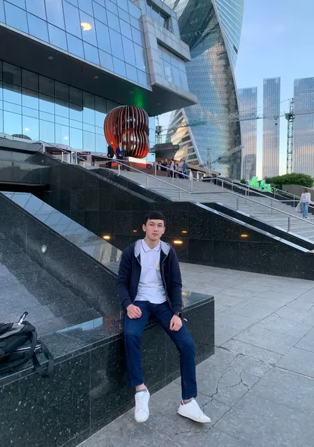 Максат из Иерусалима, мне 22, познакомлюсь для постоянных отношений