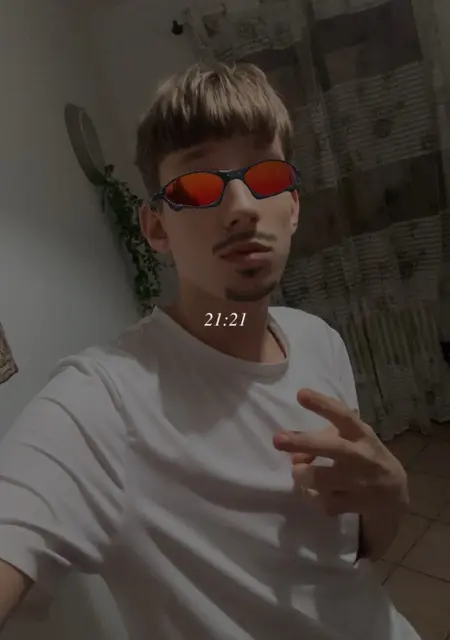 Ruslan из Турина, ищу на сайте знакомства без обязательств