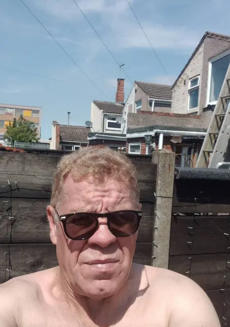 Константин из Риги, мне 60, познакомлюсь для приятного времяпровождения