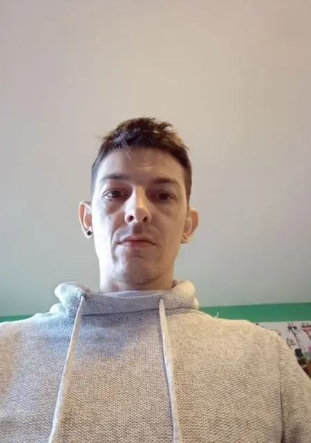 Loic из Парижа, мне 34, познакомлюсь