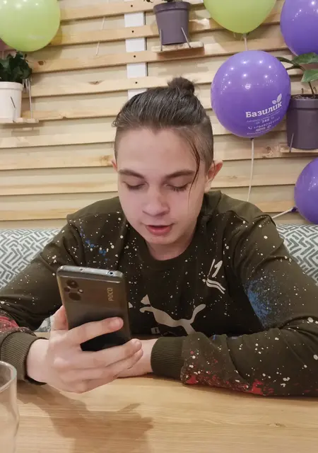 Давид из Донецка, мне 20, познакомлюсь на одну ночь