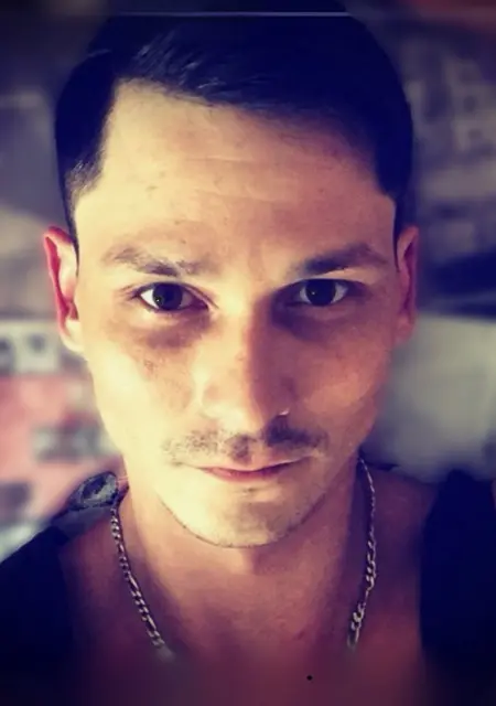 Я Артём, 37, из Франкфурта-на-майне, ищу знакомство для приятного времяпровождения