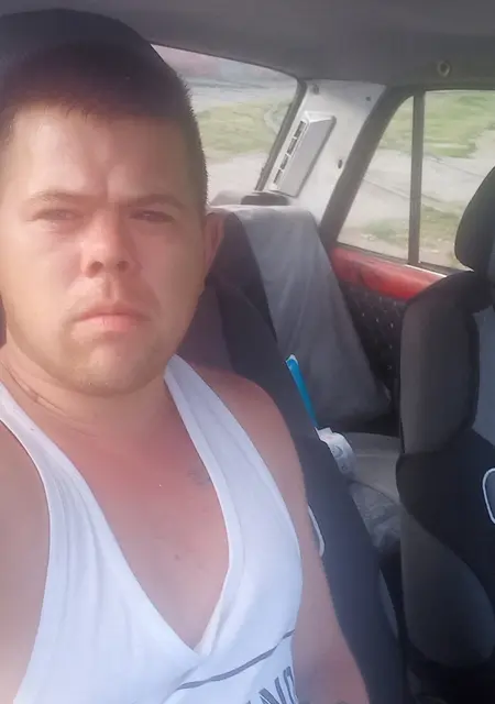 Дима из Конотопа, мне 28, познакомлюсь на одну ночь