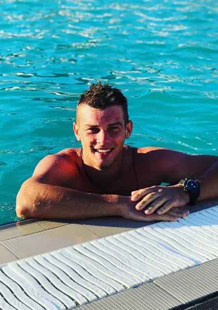 Я Артур, 26, из Днепра, ищу знакомство для вирта