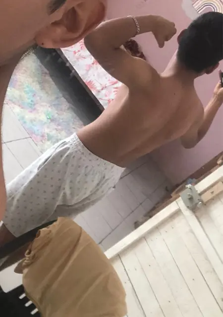 Я Edgar, 19, из Монтеррея, ищу знакомство для вирта