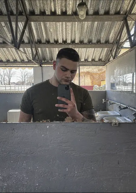 Я Maksim, 25 років з Миколаєва, шукаю знайомства без зобов'язань