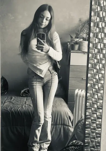 Soy Aroa, 18 años, conociéndome para lío de una noche en Barcelona