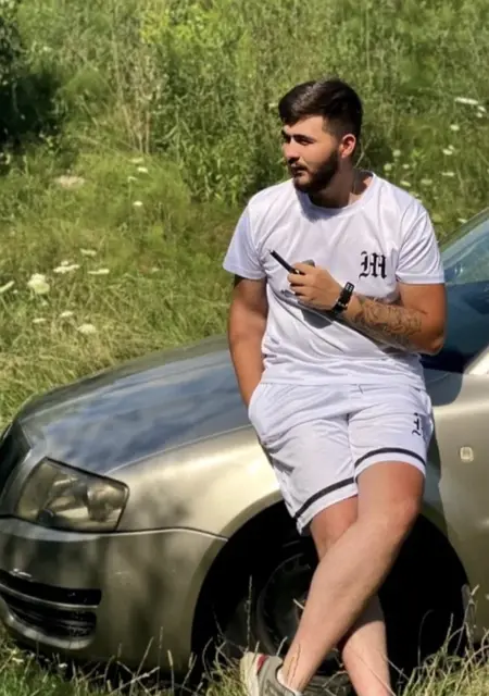 Я Антон, 23, из Сарн, ищу знакомства без обязательств