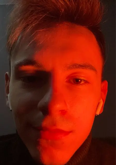 Я Ваня, 19, знакомлюсь для приятного времяпровождения в Париже