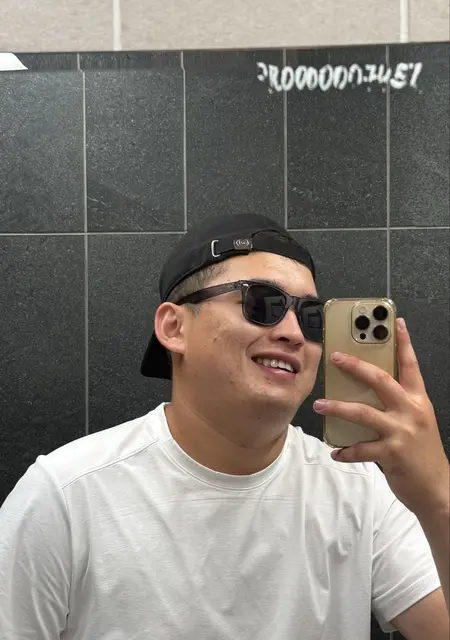 Я Санжар, 21, из Алматы, ищу знакомство для открытые отношения