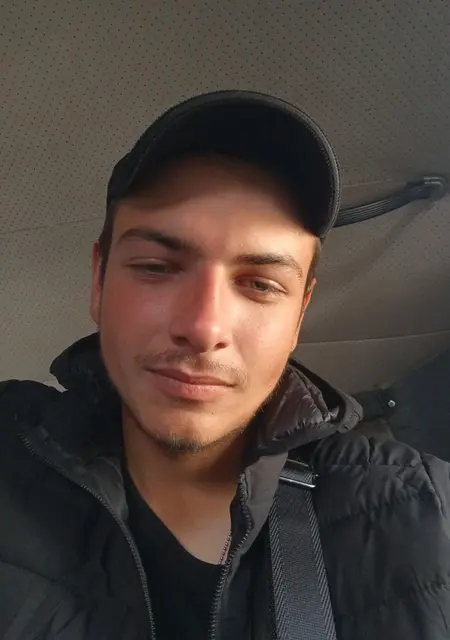 Юджин з Маріуполя, мені 22 років, познайомлюсь для приємного проведення часу