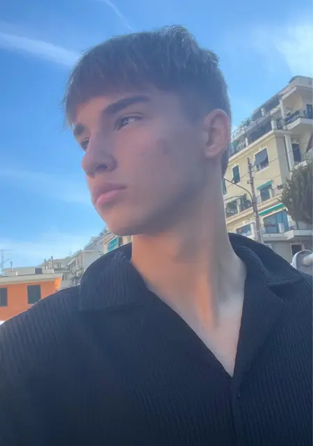 Максим из Генуи, мне 19, познакомлюсь на одну ночь