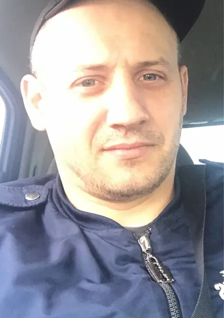 Я Djonni, 40, из Харькова, ищу знакомство для приятного времяпровождения