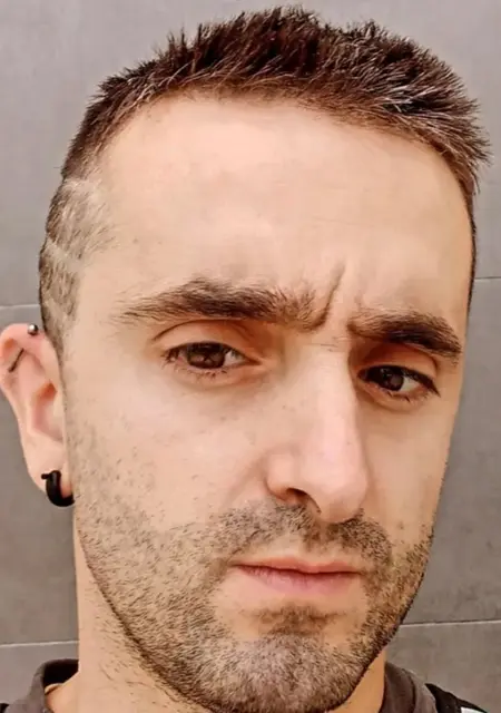 Julen de Oviedo, tengo 32 años, listo para conocer para conversación virtual