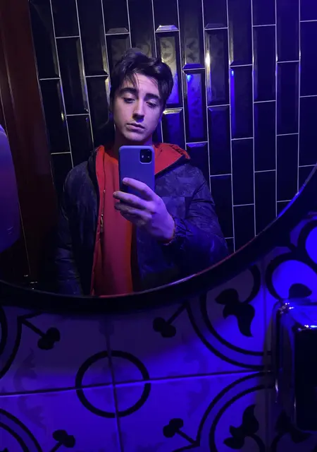 Я Вадим, 23, из Кельменцев, ищу знакомство для дружбы