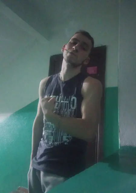 Я Саша, 21, из Ярмолинцев, ищу знакомства на одну ночь