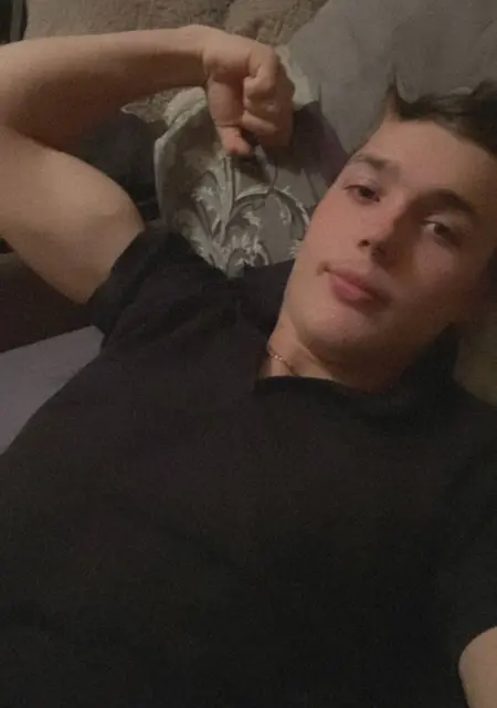 Я Егор, 20, из Меппевшего, ищу знакомства без обязательств