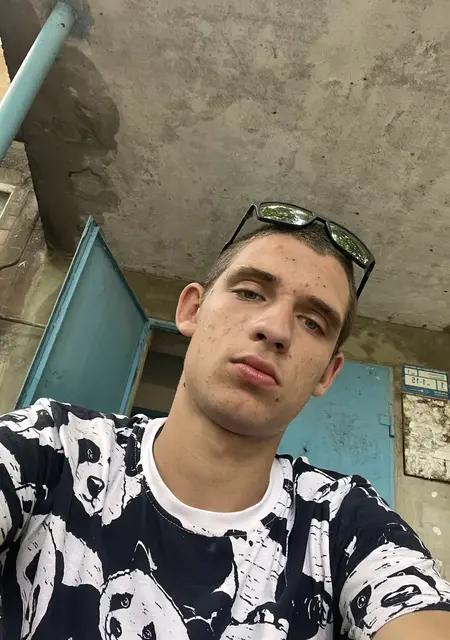 Даня из Донецка, ищу на сайте знакомства на одну ночь