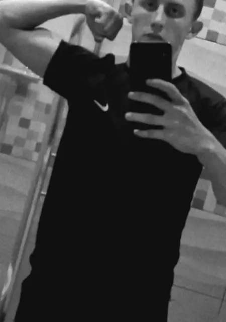 Я Андрій, 20 років, знайомлюсь без зобов'язань у Львові