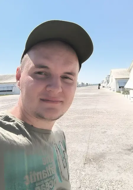 Саша з Рівного, мені 34 років, познайомлюсь для спілкування